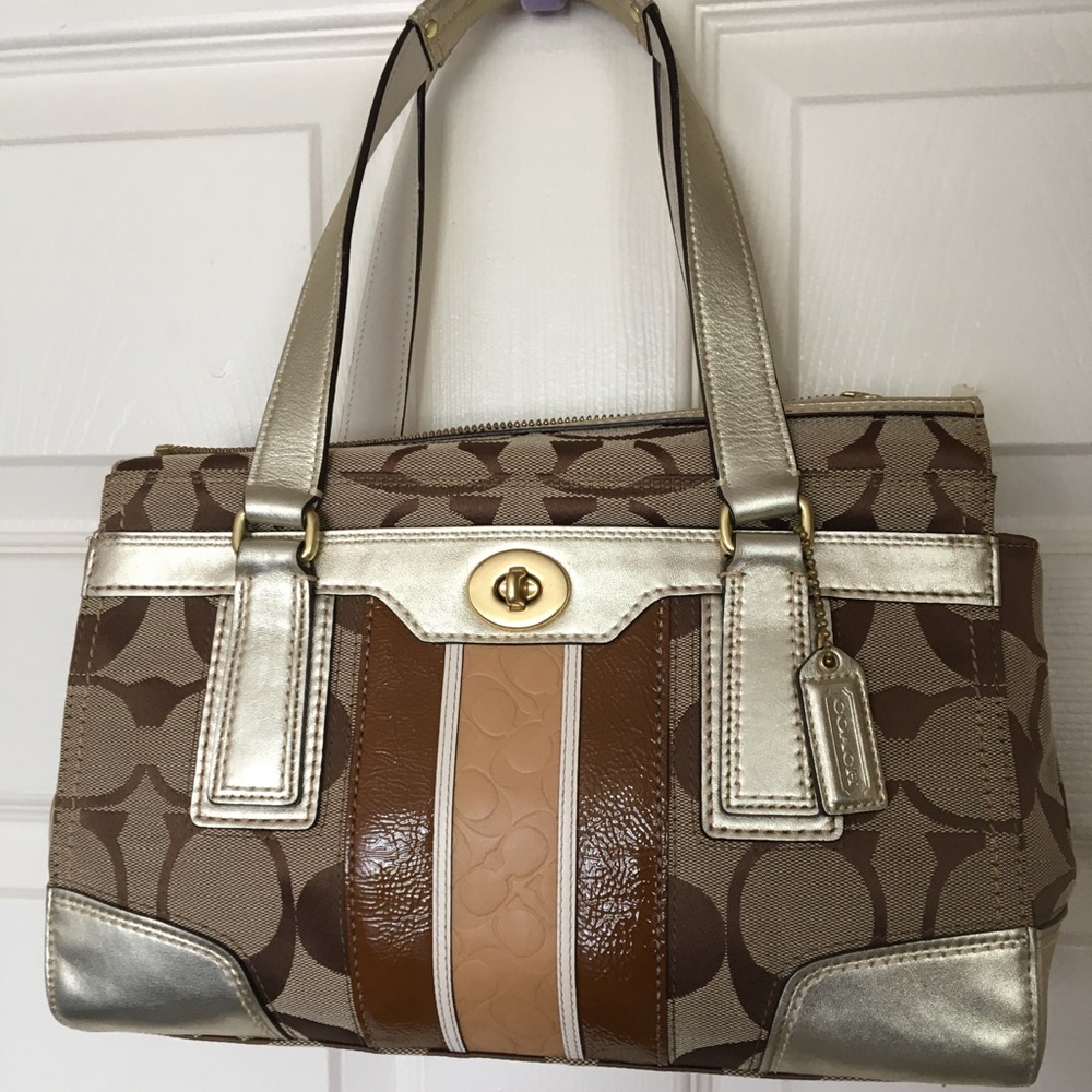 Coach Classic Handbag Purse 2 Strap Zipper Closure